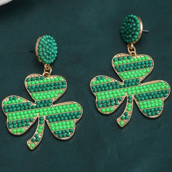 Green Three Leaf Clover St Patrick’s Day Stud Earrings - Picture 2 of 2